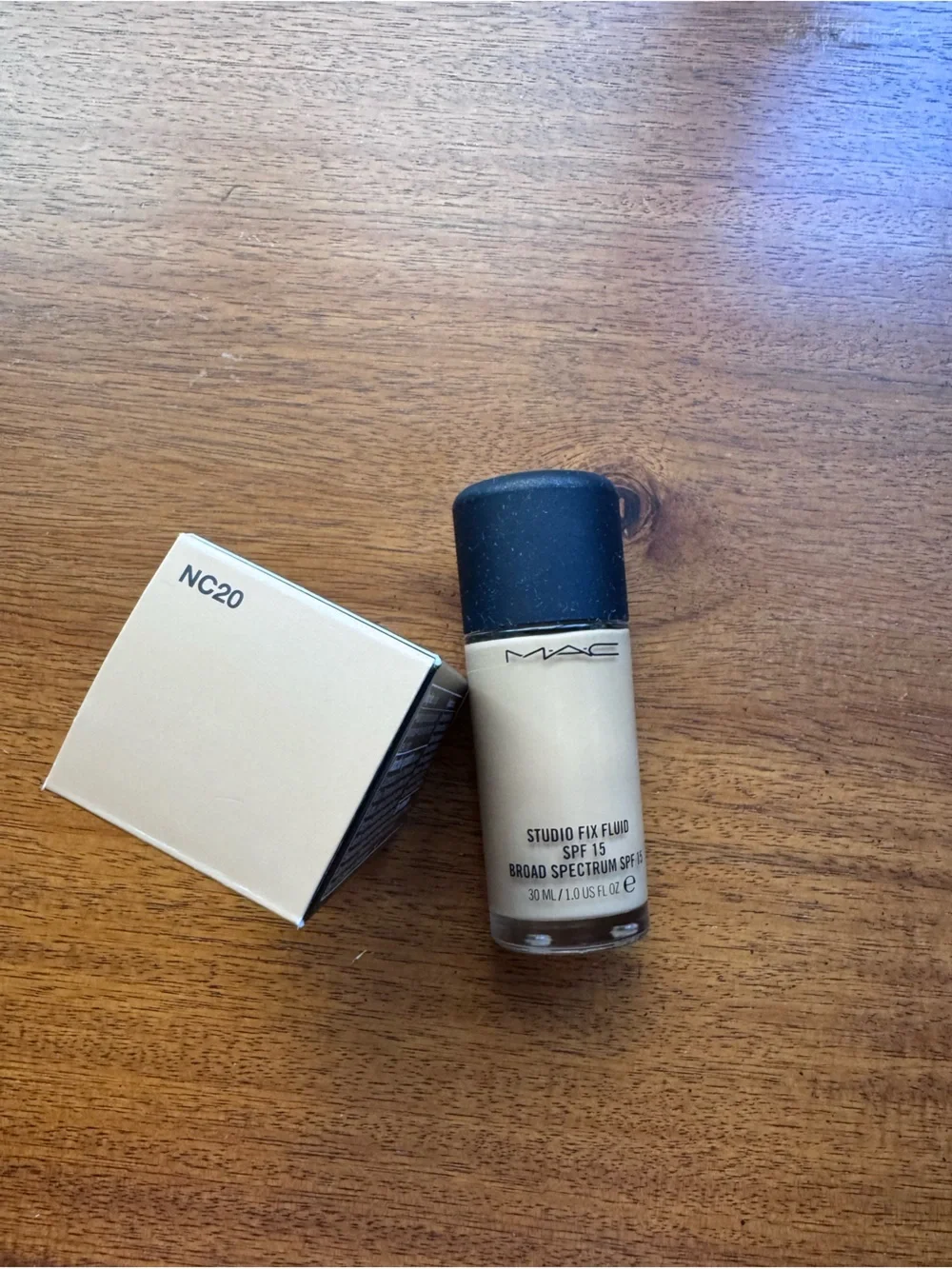 MAC Cosmetics Studio Fix Fluid Foundation NC20 - Beige